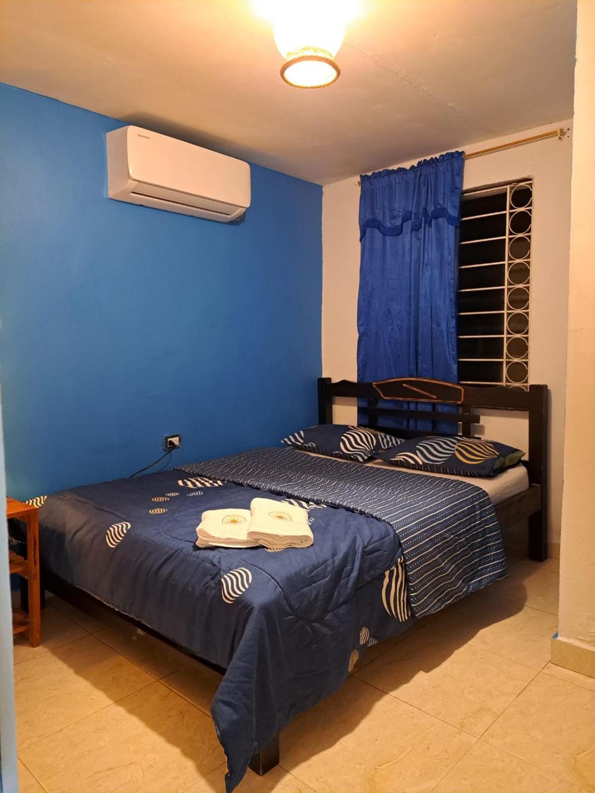 Hostel Shalom Adonai Cartagena Exterior foto